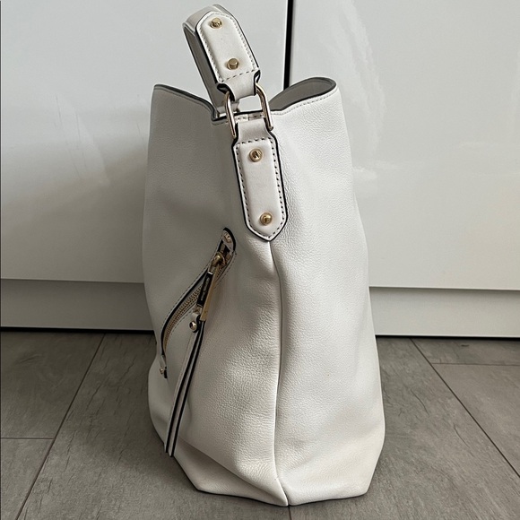 MICHAEL MICHAEL KORS
Evie White Large Pebbled Leather Shoulder Hobo Bag Gold - Picture 6 of 16